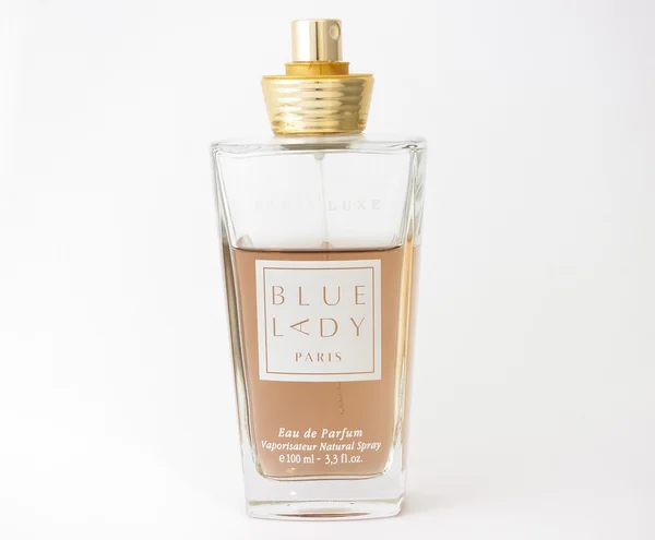 Parigi, Francia - 19 ottobre 2016: Perfume blue lady spray paris luxe . — Foto Stock