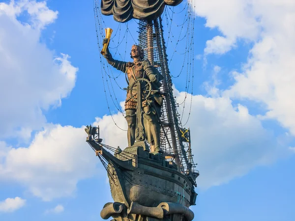 MOSCÚ, RUSIA - 10 de agosto: Monumento a Pedro Magno, el 10 de agosto de 2016 en Moscú — Foto de Stock