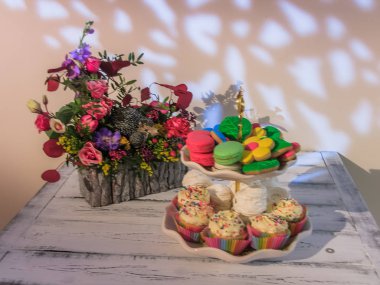 cupcakes, çiçek ve çikolata