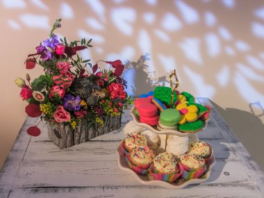 cupcakes, çiçek ve çikolata