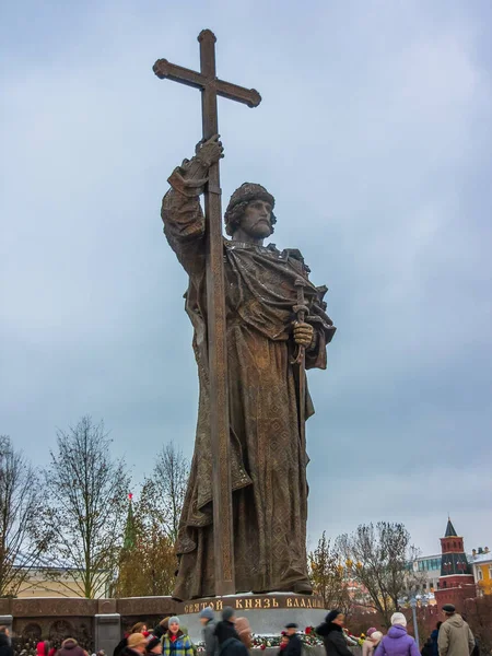 Rusko, Moskva - 05 listopadu 2016: Památník knížete Vladimíra Borovickaja náměstí v Moskvě — Stock fotografie