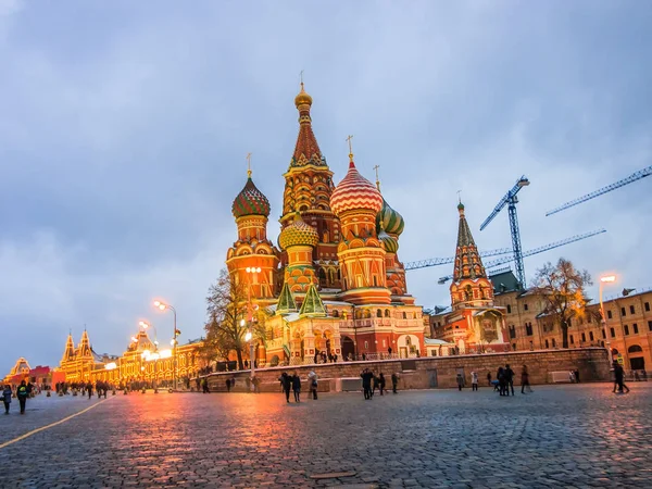 Aziz Basil Katedrali ve sakız