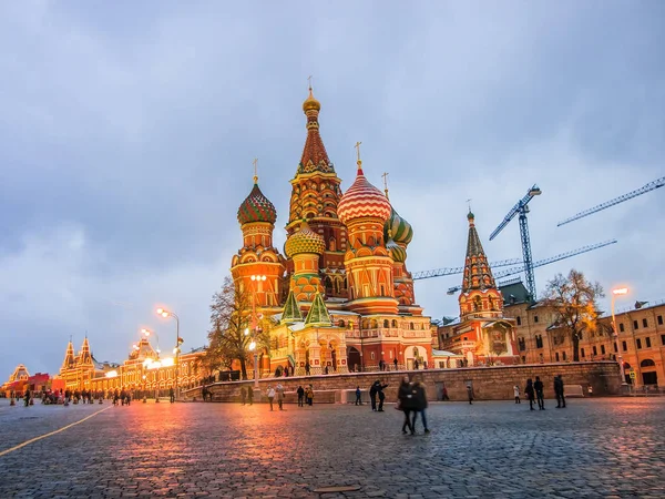 Aziz Basil Katedrali ve sakız