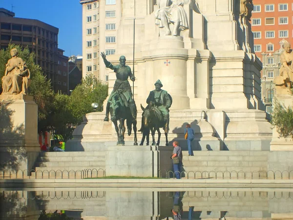 Spanje vierkante, madrid, don quijote en sancho panza — Stockfoto