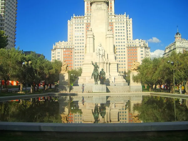 Spanien quadrat, madrid, don quijote und sancho panza — Stockfoto