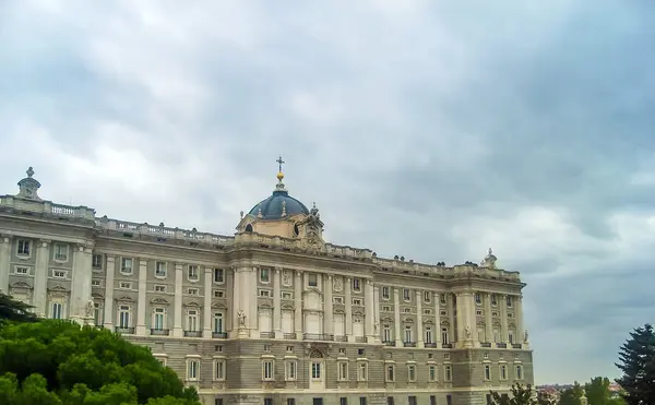 Real Palace in Madrid-Spanje — Stockfoto