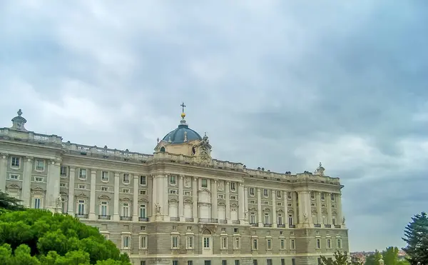 Real Palace in Madrid-Spanje — Stockfoto