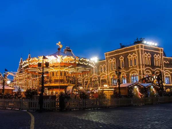 Москва, Російська Федерація - 29 листопада 2016: Москва оформлені новорічних та різдвяних свят. Ясен Ковзанка на Червоній площі — стокове фото