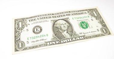 Beyaz arkaplanda bir dolara yakın izole et.