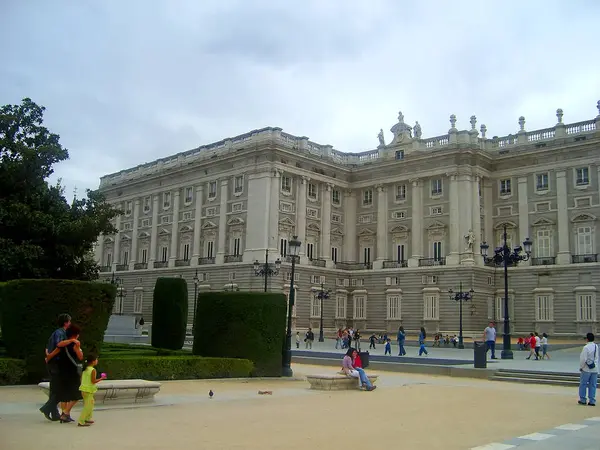 Madrid, Hiszpania - 23 września: Pałac Królewski na 23 września 2006 r. w Madrycie, Hiszpania. — Zdjęcie stockowe