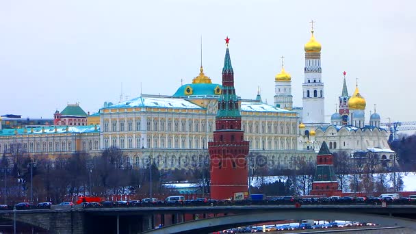 Pohled na Kreml od patriarchální mostu. Moskva — Stock video