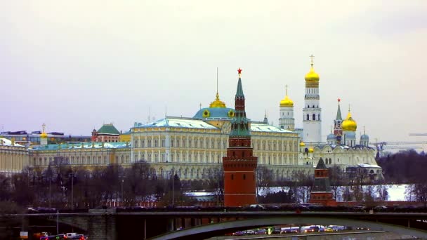View of the Kremlin from the Patriarchal bridge. Moscow — Stock Video