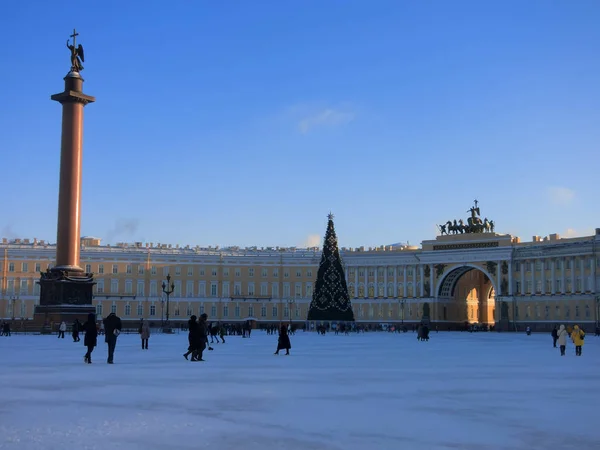 Дворцовая площадь Санкт-Петербурга зимой — стоковое фото