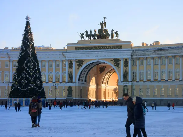 Kışın St. Petersburg Palace square