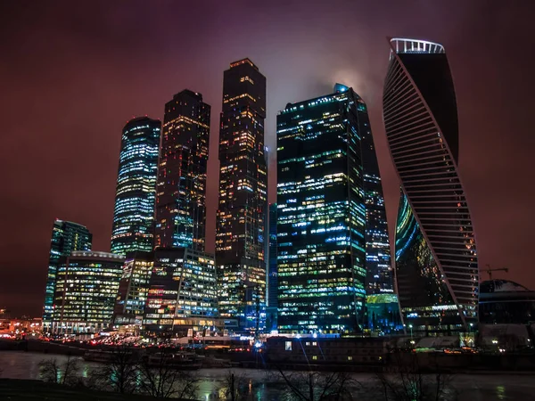 Noční pohled z moskevské Mezinárodní obchodní centrum, označované také jako Moskva je obchodní čtvrti v centru Moskvy, Rusko. — Stock fotografie