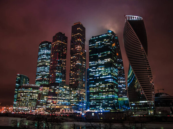 Московский международный бизнес-центр, также называемый "Москва-Сити" - коммерческий район в центре Москвы
.