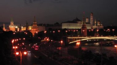 Moskova Kremlin Moskova Nehri üzerinden, gece zaman atlamalı görüntüleme