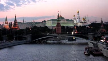 Moskova Kremlin Moskova Nehri üzerinden, gece zaman atlamalı görüntüleme