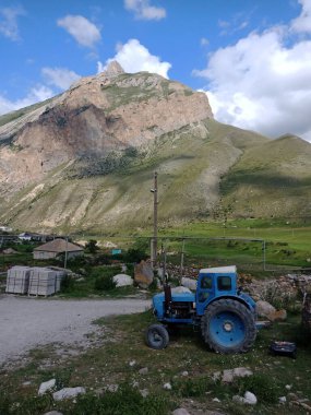 Vadideki eski bir dağ köyü. Kabardino-Balkaria. Rusya