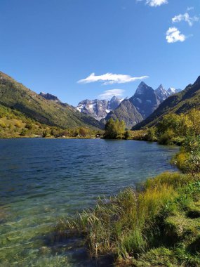 Kafkasya dağlarında yüksek irtifa gölü