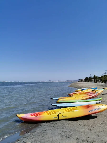 Kayak Multicolor Barcos Playa Por Agua Para Los Deportes Recreación — Foto de Stock
