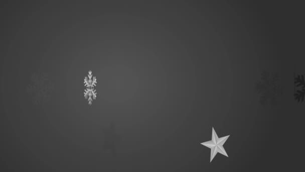 スローモーションスケールとスピングラフィックスメリーXmasと幸せな新年のテキストの周りに対照的な灰色の背景に横たわっている星や雪の結晶と光沢のあるフクシア弓とファンシーギフトボックスのモーショングラフィックス — ストック動画