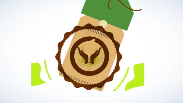 Şaretli Karton Etiketin Etrafında Madalyalı Hareketle Süslenmiş Bir Elmayı Tutan — Stok video