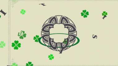 Bahar ve Zıplama Hareketi St Patricks Günü Tatil Konsepti. 17 Mart 'ta İrlanda' daki herkesin dilinde yazılmış yazı ile ortada bir testereyle Kelt Kalkanı Düğümü.
