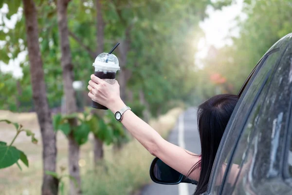 Eisschokolade Glas Von Reisenden Die Auto Sitzen — Stockfoto