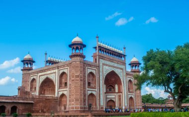 Hindistan 'ın Grate Taj Mahal' i 1631 yılında Şah Cihan tarafından yaptırılmıştır.