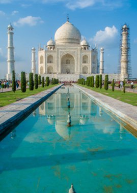 Hindistan 'ın Grate Taj Mahal' i 1631 yılında Şah Cihan tarafından yaptırılmıştır.