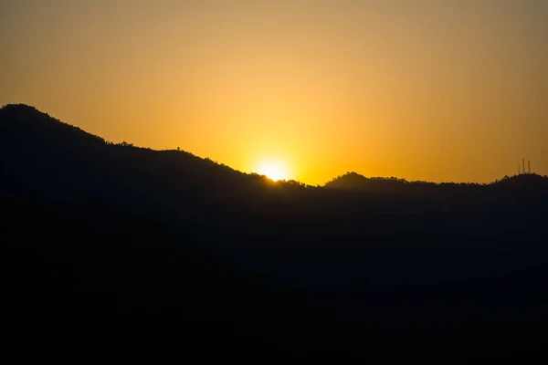 Východ Slunce Horami Rishikesh Nachází Podhůří Himálaje Severní Indii — Stock fotografie