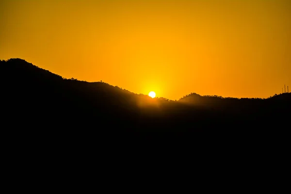 Salida Del Sol Detrás Las Montañas Rishikesh Situado Las Estribaciones — Foto de Stock