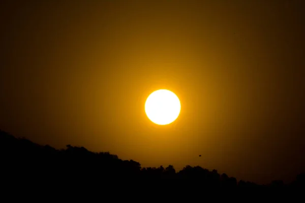 Восход Солнца Горами Ришикеш Расположенный Предгорьях Гималаев Севере Индии — стоковое фото