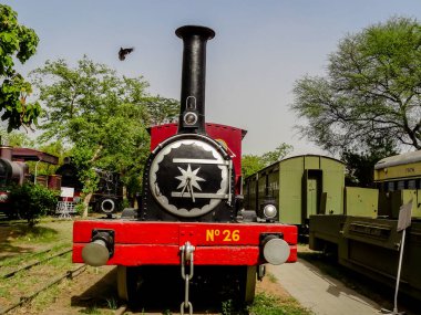Yeni Delhi 'nin merkezindeki Rail Müzesi' ndeki eski buhar makinesi..