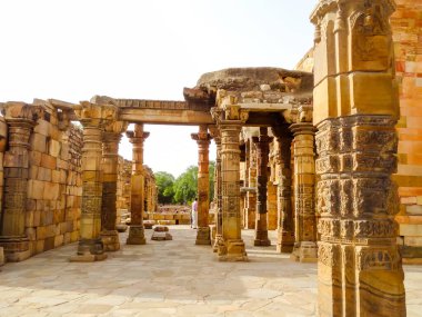 Kutub-Minar, Hindistan 'ın en ünlü tarihi simgelerinden biridir. Kutub Kompleksi