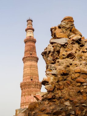 Kutub-Minar, Hindistan 'ın en ünlü tarihi simgelerinden biridir. Kutub Kompleksi