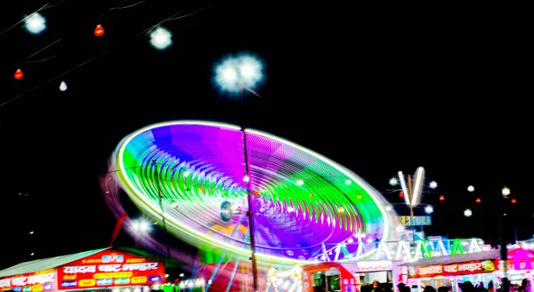 Nachtansicht Von Fahrgeschäften Freizeitpark Riesenrad Diwali Jahrmarkt — Stockfoto