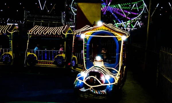 Vedere Noapte Plimbărilor Prin Parc Distracții Ferris Wheel Târgul Din — Fotografie, imagine de stoc