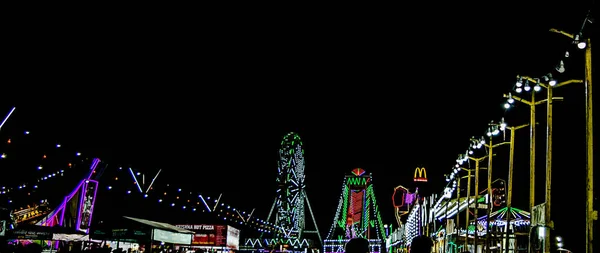 Nachtansicht Von Fahrgeschäften Freizeitpark Riesenrad Diwali Jahrmarkt — Stockfoto