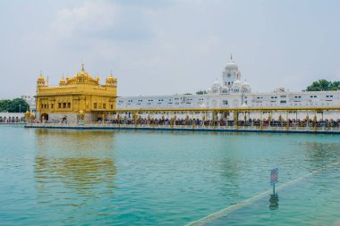 Harmindar Sahib, Altın Tapınak Amritsar olarak da bilinir.