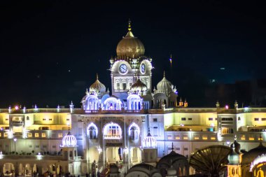 Gece Manzarası Harmindar Sahib, aynı zamanda Altın Tapınak Amritsar olarak da bilinir.