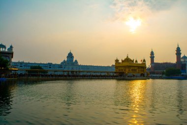 Harmindar Sahib, Altın Tapınak Amritsar olarak da bilinir.