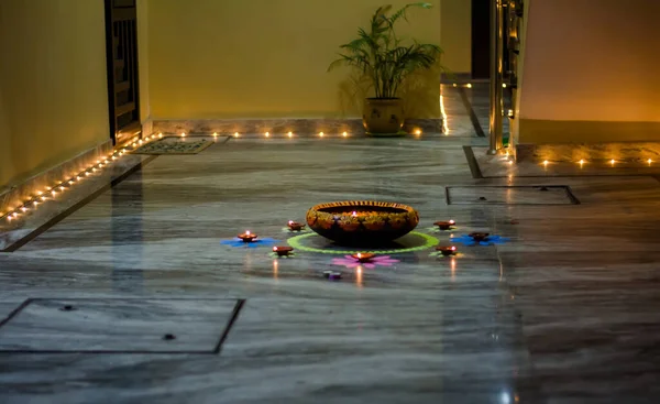 Happy Diwali Rangoli Målning Golvet För Diwali Med Flytande Ljus — Stockfoto
