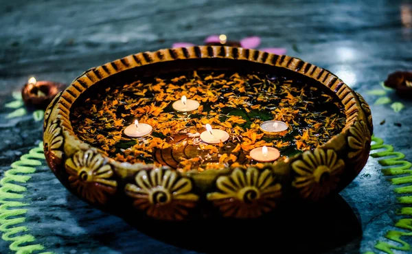 Happy Diwali Pintura Rangoli Suelo Para Diwali Con Velas Flotantes — Foto de Stock