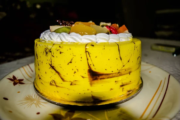 Savoureux Gâteau Aux Fruits Jaunes Avec Saveur Vanille — Photo