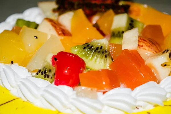 Vanilyalı Lezzetli Sarı Meyveli Kek — Stok fotoğraf