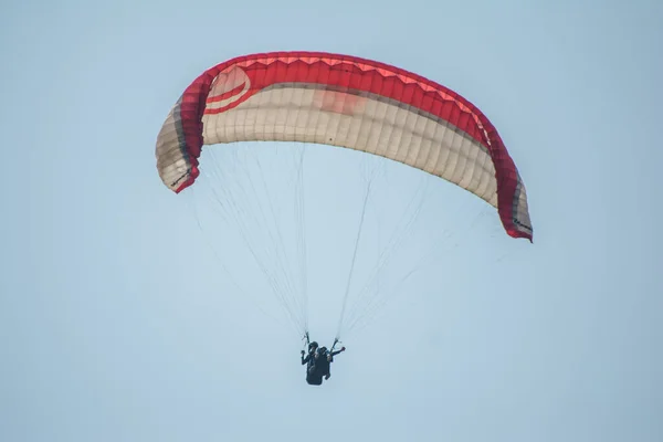 Niesamowite Paralotniarstwo Indiach Bhimtal Niezapomniane Przeżycie — Zdjęcie stockowe