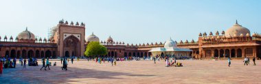 Fatehpur Sikri Kalesi, Hindistan 'ın Uttar Pradesh eyaletinde yer alan bir şehirdir. Buland Kapısı, Dadupura,
