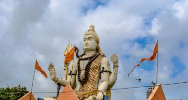 Nageshvara, Şiva Purana 'da bahsedilen tapınaklardan biridir ve 12 Jyotirlingas' tan biridir..